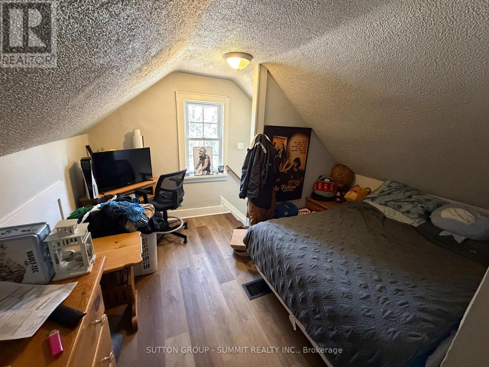 Upper - 155 1/2 Lake Street, St. Catharines (Downtown), Ontario  L2R 5Y5 - Photo 5 - X12877552