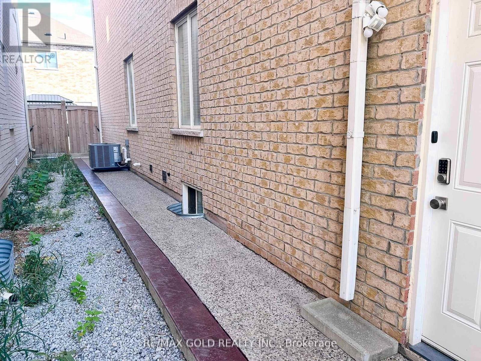 298 Etheridge Avenue, Milton, Ontario  L9E 1H7 - Photo 31 - W12876430