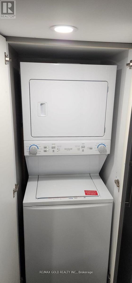 298 Etheridge Avenue, Milton, Ontario  L9E 1H7 - Photo 39 - W12876430