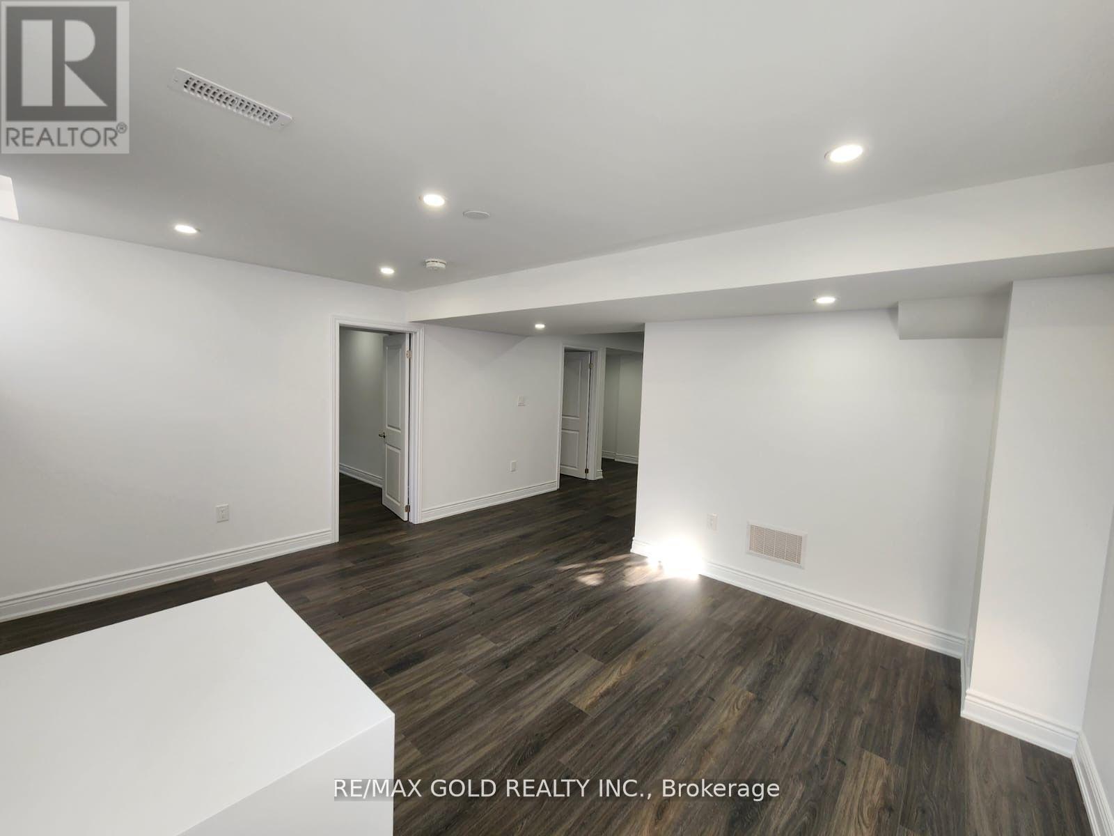 298 Etheridge Avenue, Milton, Ontario  L9E 1H7 - Photo 47 - W12876430