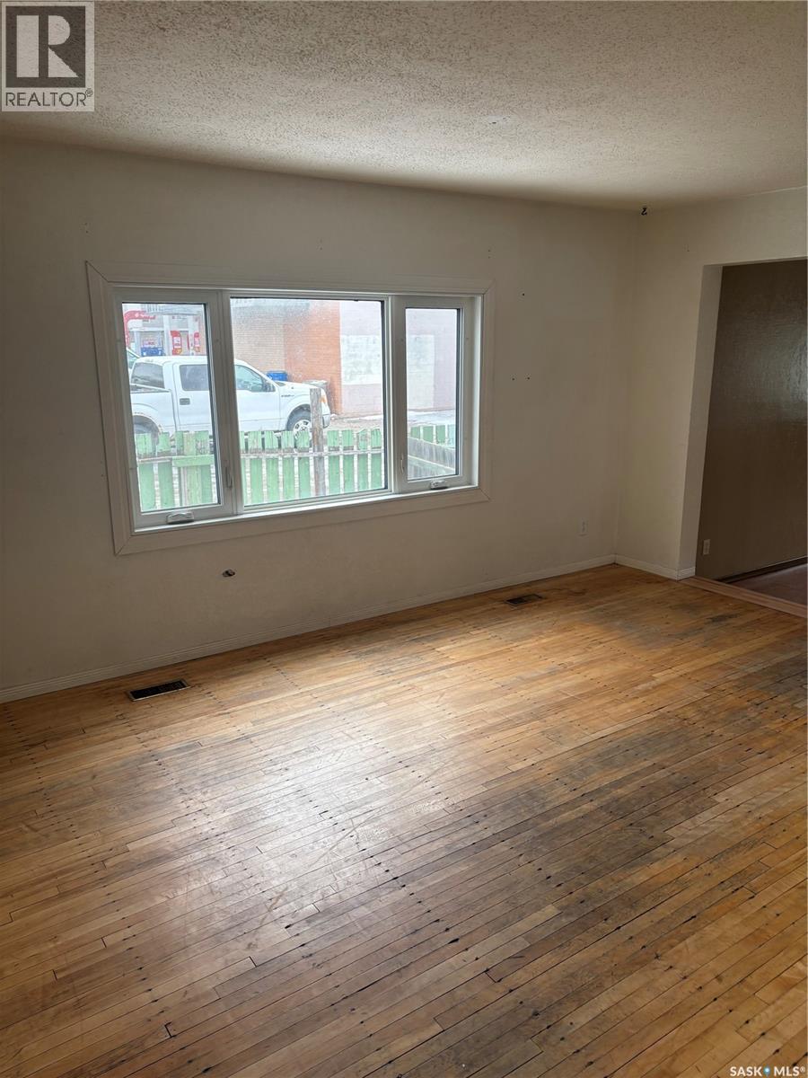 515 King Street, Weyburn, Saskatchewan  S4H 0P8 - Photo 11 - SK030330
