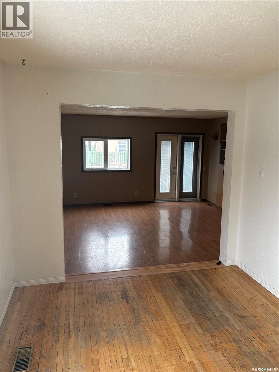 515 King Street, Weyburn, Saskatchewan  S4H 0P8 - Photo 13 - SK030330