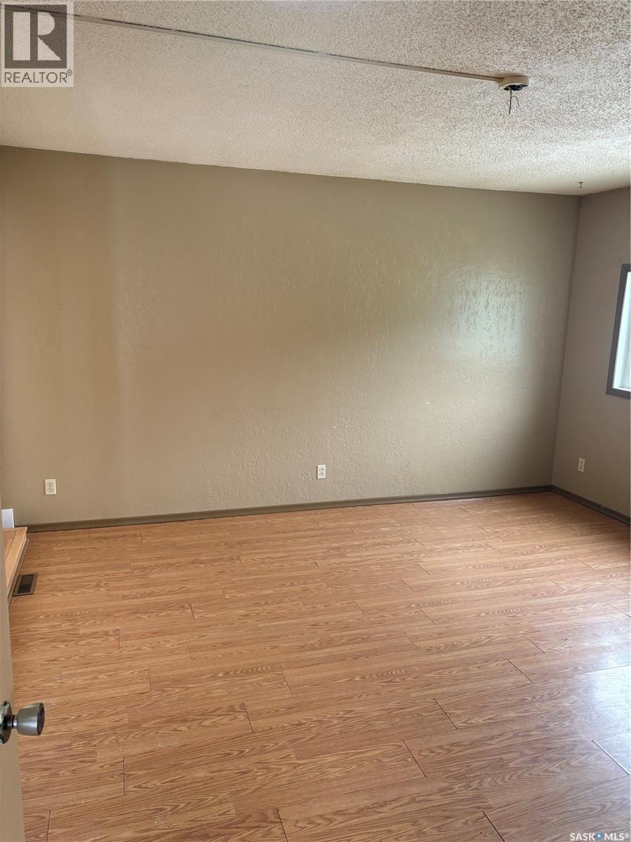 515 King Street, Weyburn, Saskatchewan  S4H 0P8 - Photo 3 - SK030330