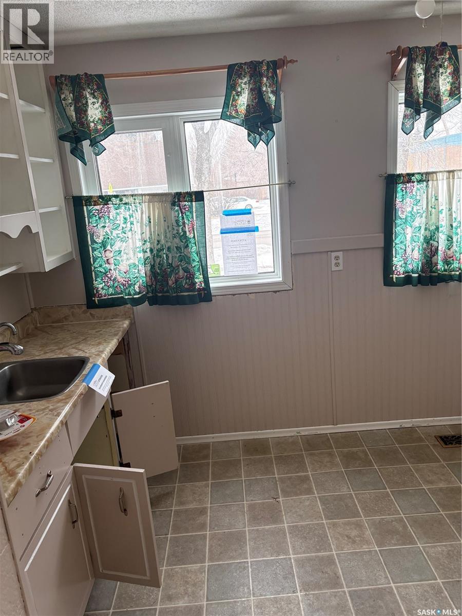 515 King Street, Weyburn, Saskatchewan  S4H 0P8 - Photo 6 - SK030330