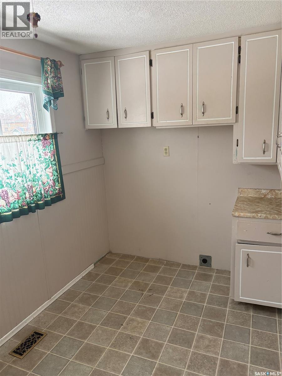 515 King Street, Weyburn, Saskatchewan  S4H 0P8 - Photo 7 - SK030330