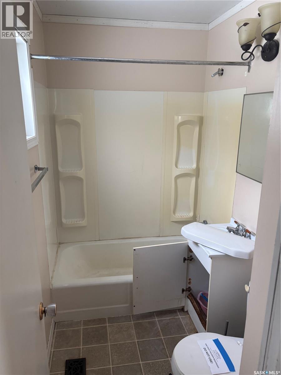 515 King Street, Weyburn, Saskatchewan  S4H 0P8 - Photo 8 - SK030330