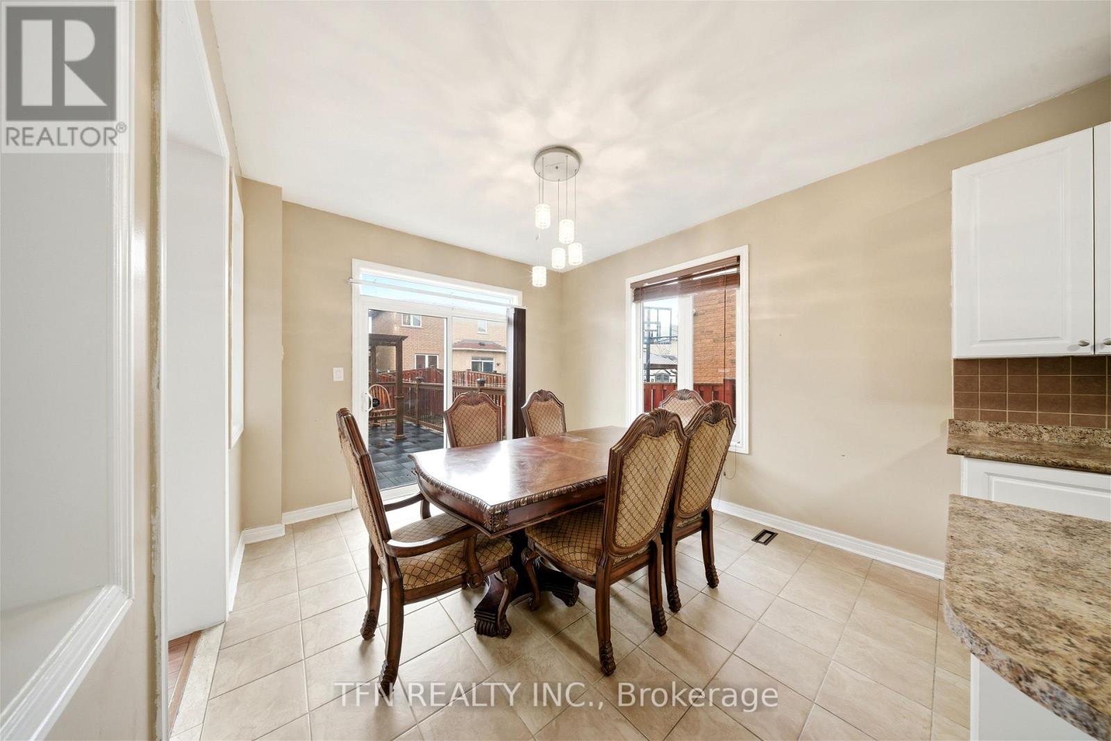 12 Whitepoppy Drive N, Brampton, Ontario  L7A 0L8 - Photo 16 - W12843380