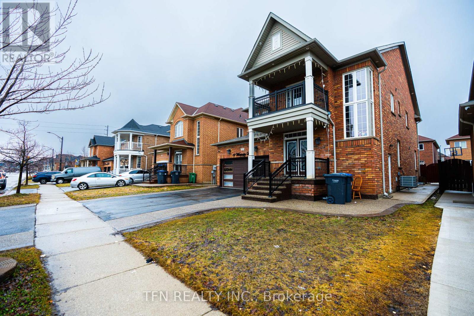 12 Whitepoppy Drive N, Brampton, Ontario  L7A 0L8 - Photo 2 - W12843380