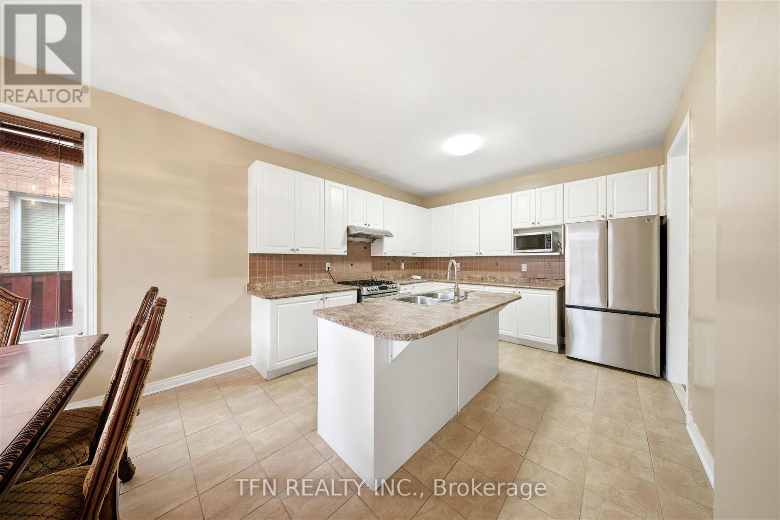 12 Whitepoppy Drive N, Brampton, Ontario  L7A 0L8 - Photo 17 - W12843380