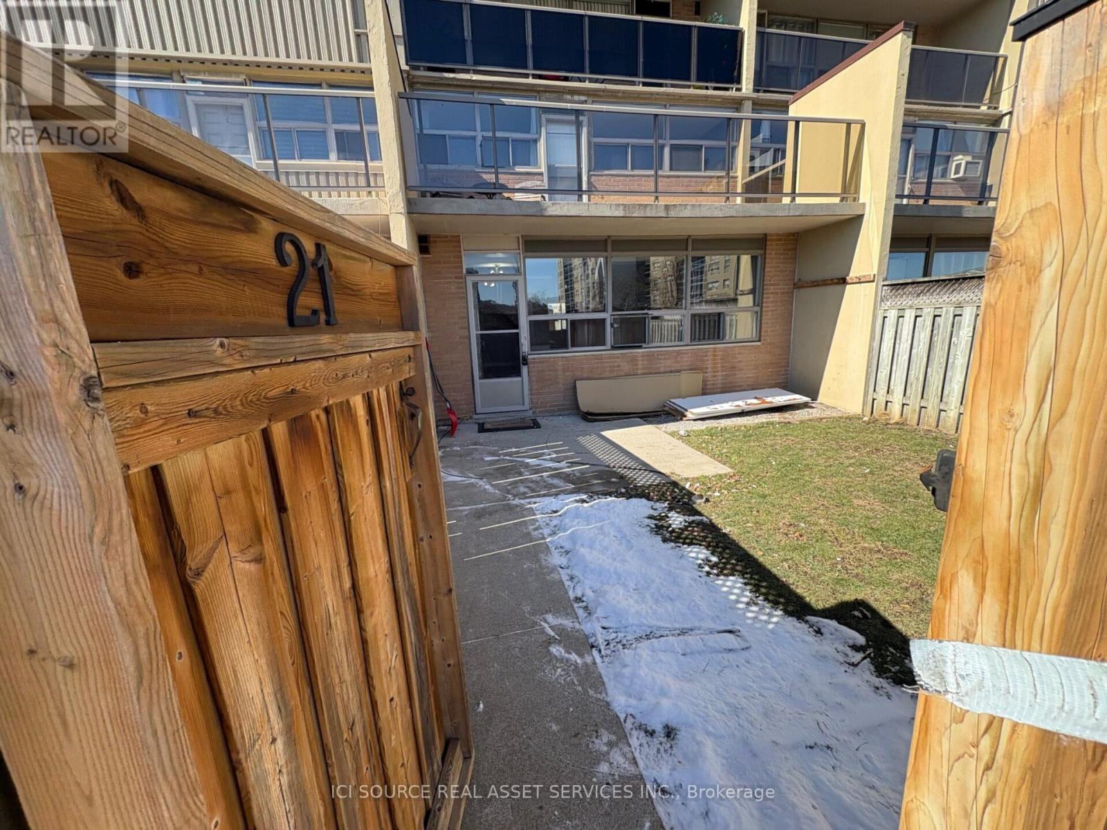 21 - 15 NICKLAUS DRIVE, Hamilton, Ontario