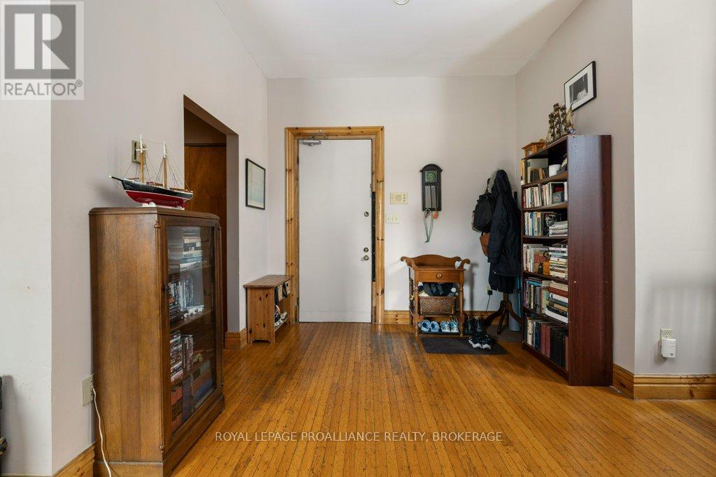 130 King Street E, Kingston (Central City East), Ontario  K7L 3A1 - Photo 5 - X12877846