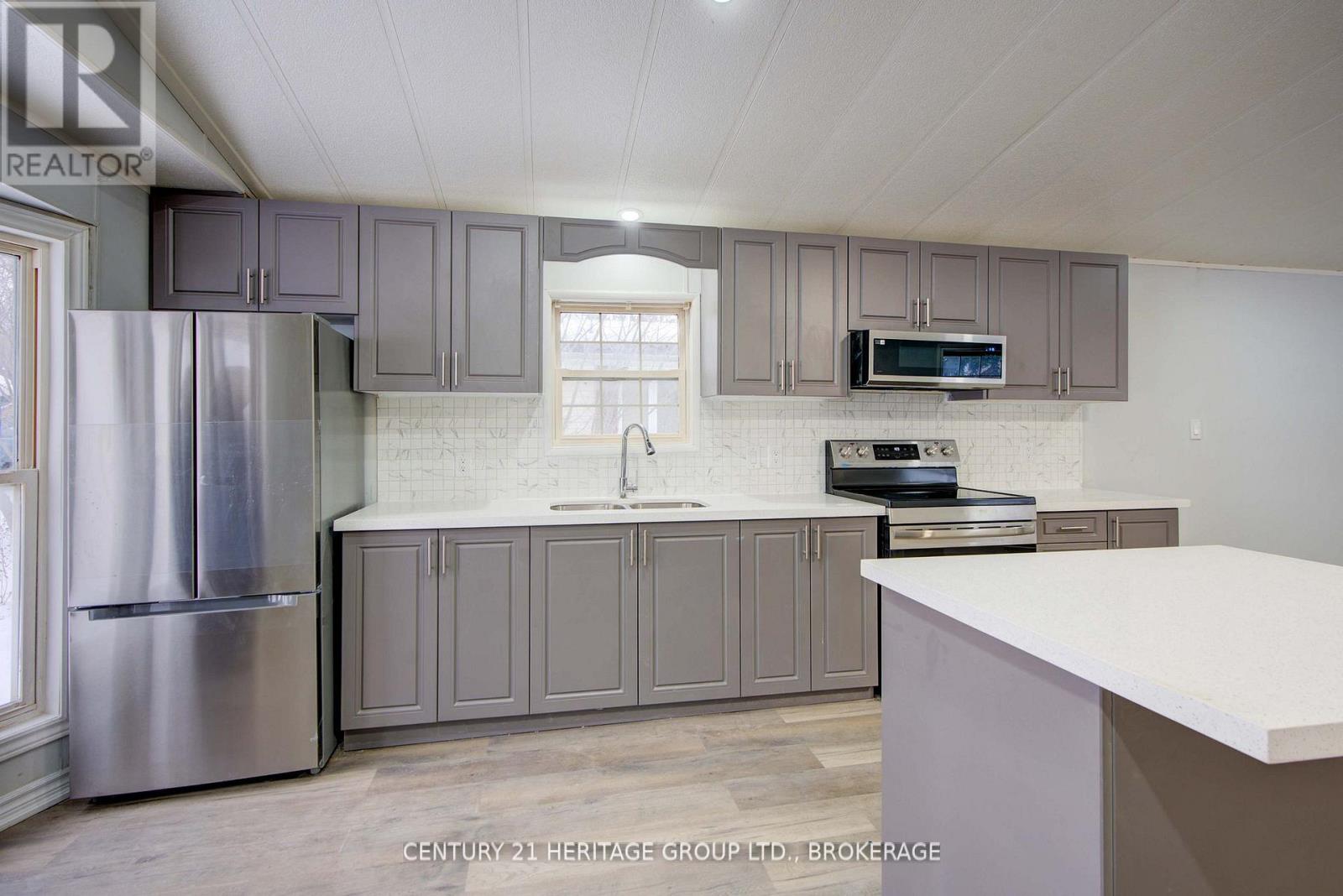 35 - 227 Big Hill Road, Leeds And The Thousand Islands, Ontario  K0H 2N0 - Photo 8 - X12877858