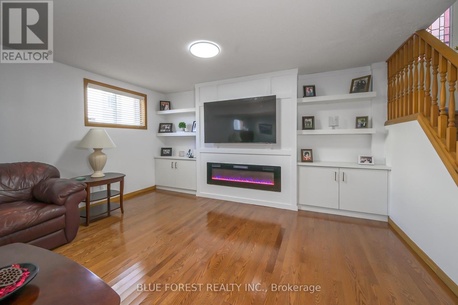 36 Golfdale Crescent, London South, Ontario  N6C 5P1 - Photo 14 - X12877810