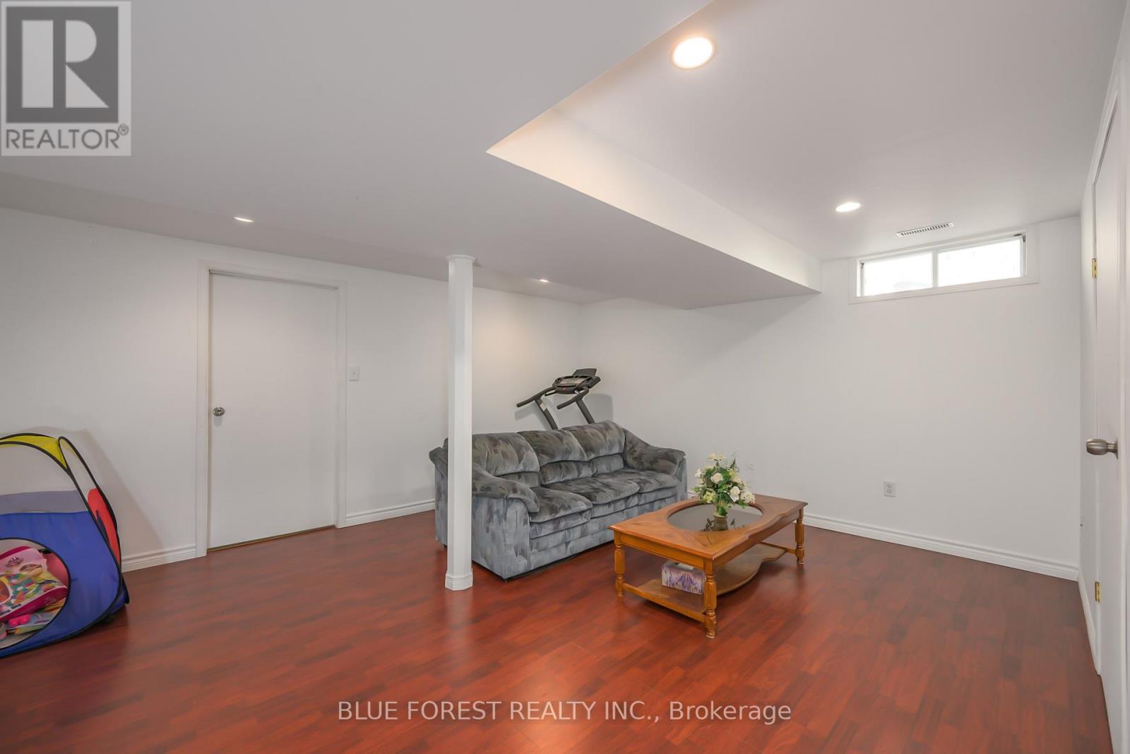 36 Golfdale Crescent, London South, Ontario  N6C 5P1 - Photo 17 - X12877810