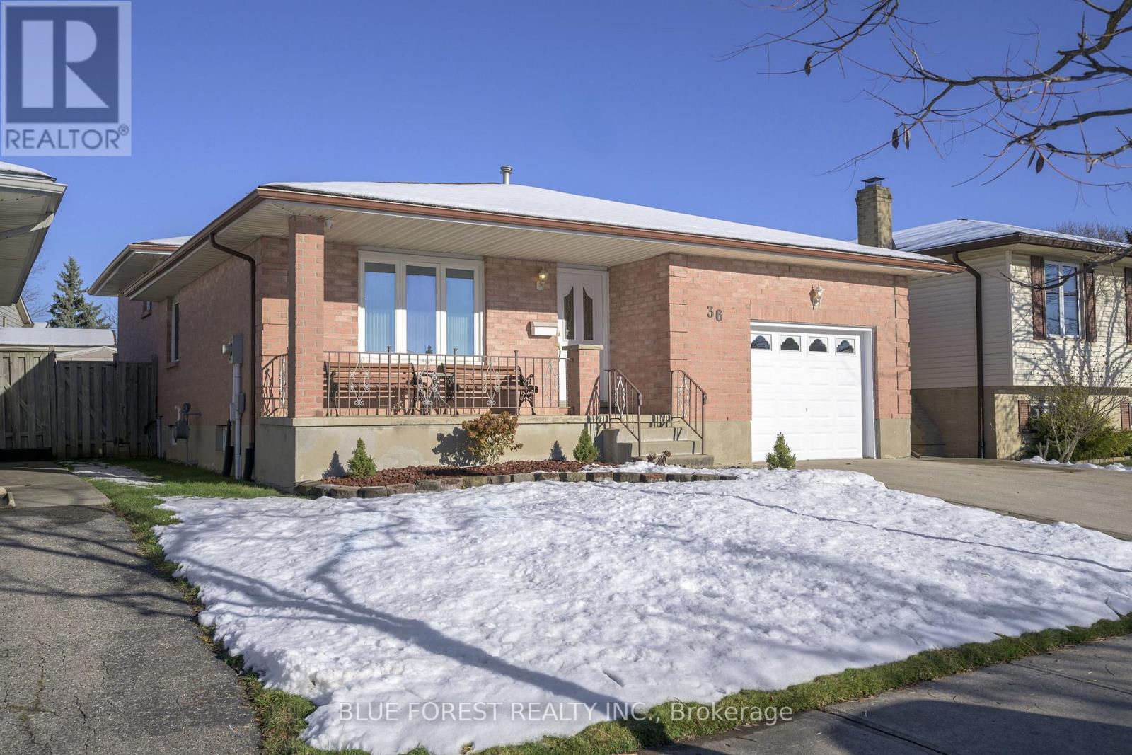 36 Golfdale Crescent, London South, Ontario  N6C 5P1 - Photo 2 - X12877810