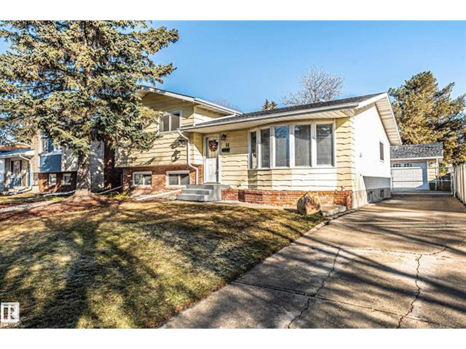 14 Lester CR, st. albert, Alberta