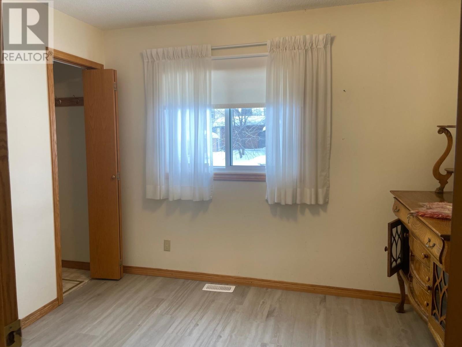 229 Villa St, Thunder Bay, Ontario  P7A 3Y1 - Photo 6 - TB2600373