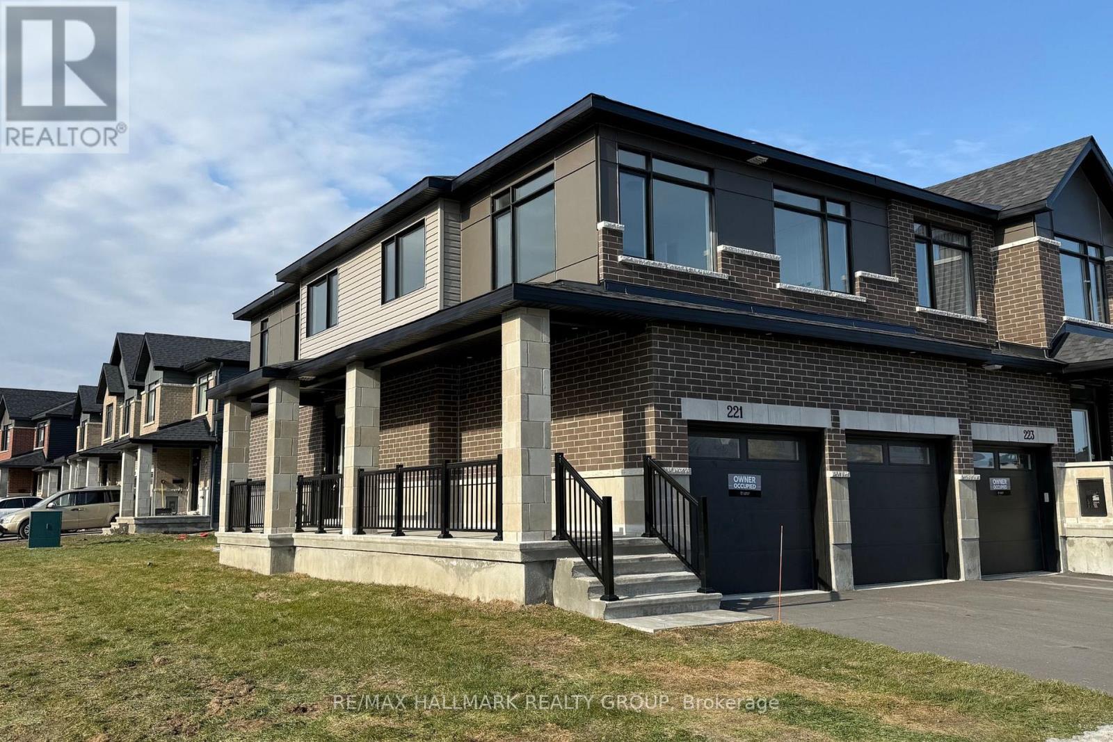 221 GRETSCH ROAD, Ottawa, Ontario