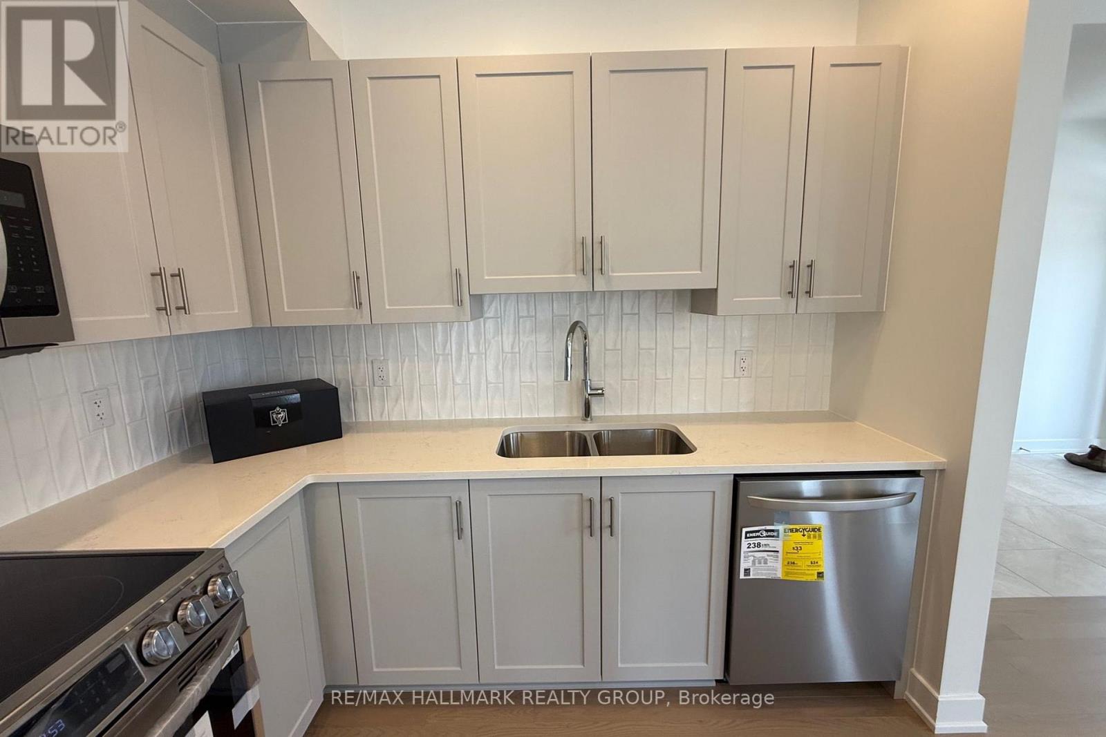 221 Gretsch Road, Ottawa, Ontario  K1T 0V6 - Photo 12 - X12877648