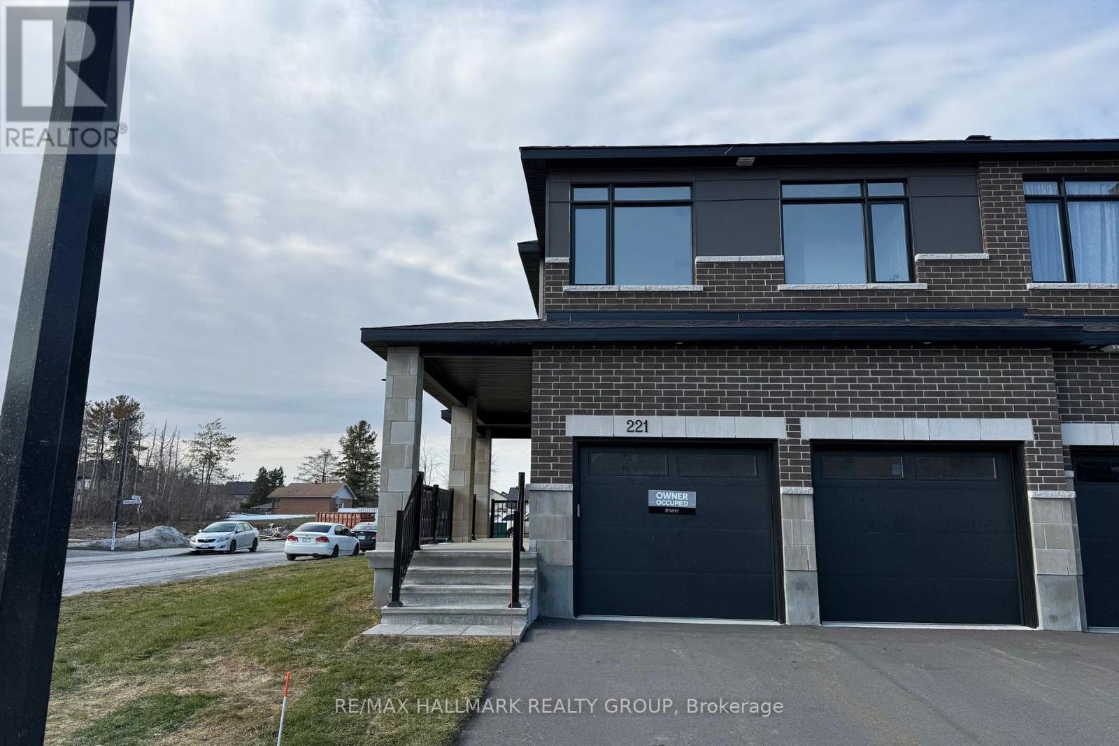 221 Gretsch Road, Ottawa, Ontario  K1T 0V6 - Photo 3 - X12877648