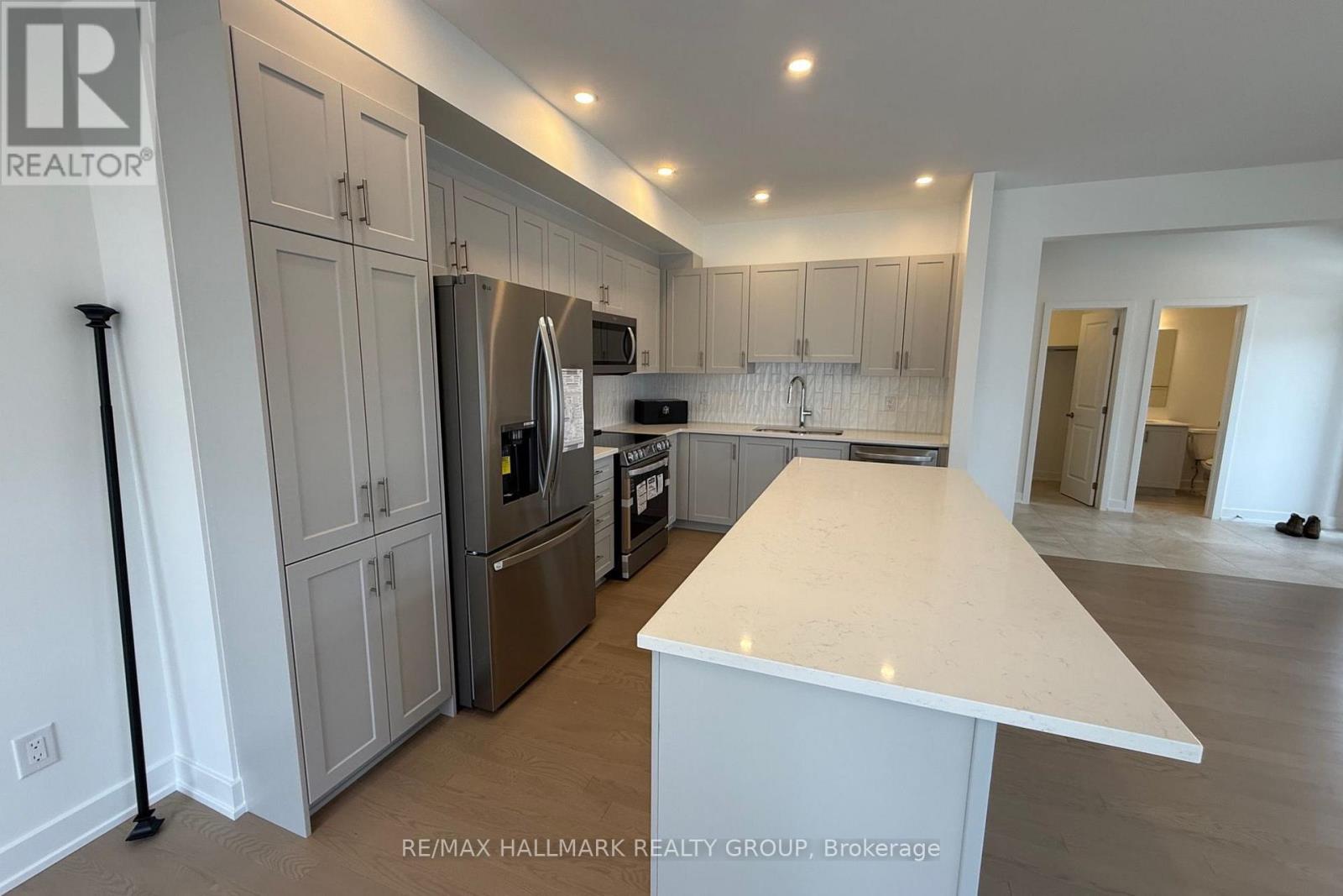 221 Gretsch Road, Ottawa, Ontario  K1T 0V6 - Photo 8 - X12877648