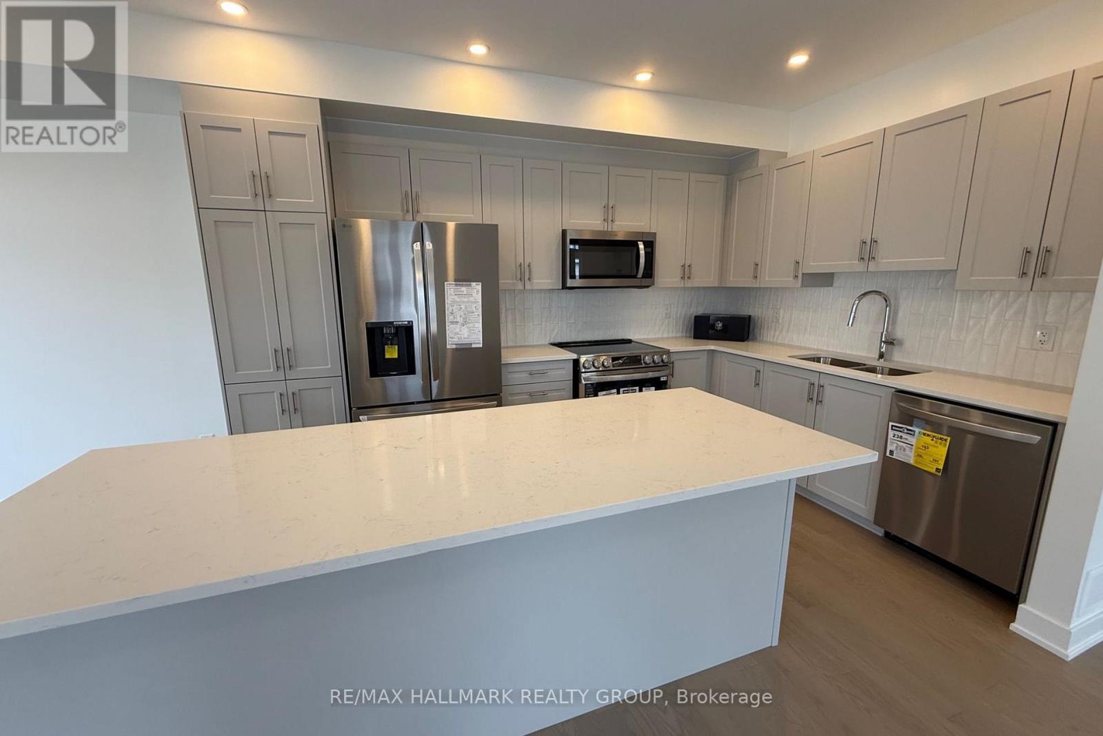 221 Gretsch Road, Ottawa, Ontario  K1T 0V6 - Photo 9 - X12877648