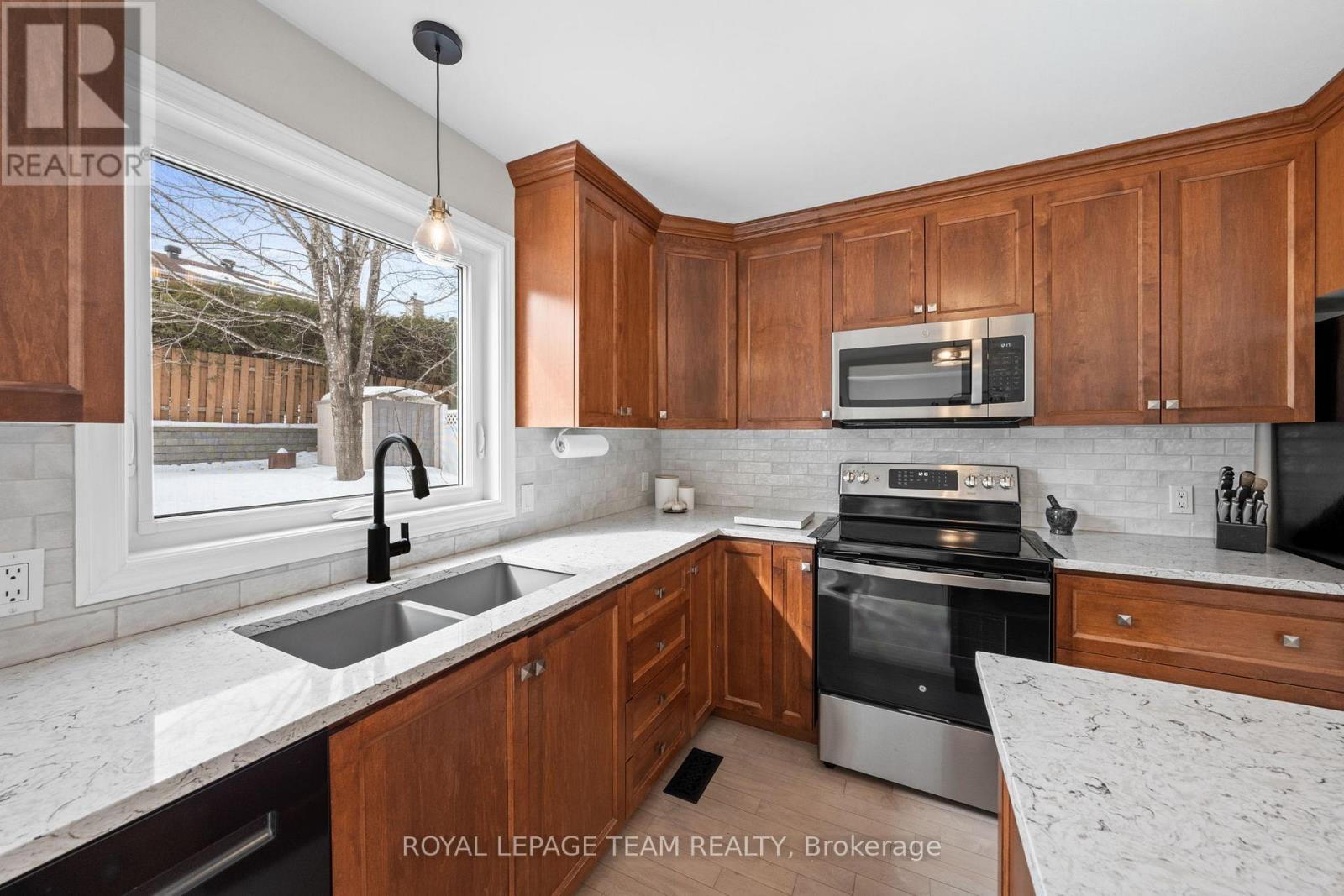 229 Walden Drive, Ottawa, Ontario  K2K 2M3 - Photo 13 - X12877870