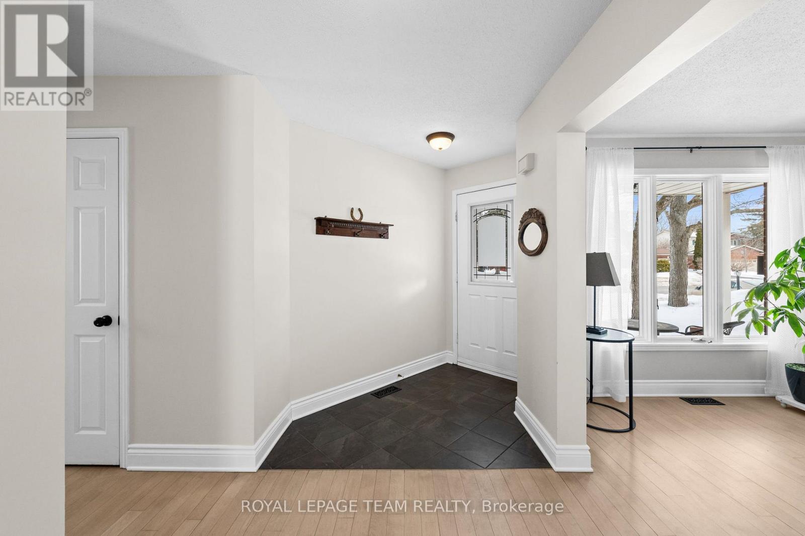 229 Walden Drive, Ottawa, Ontario  K2K 2M3 - Photo 6 - X12877870