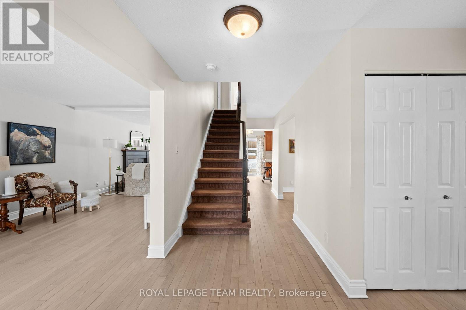 229 Walden Drive, Ottawa, Ontario  K2K 2M3 - Photo 7 - X12877870