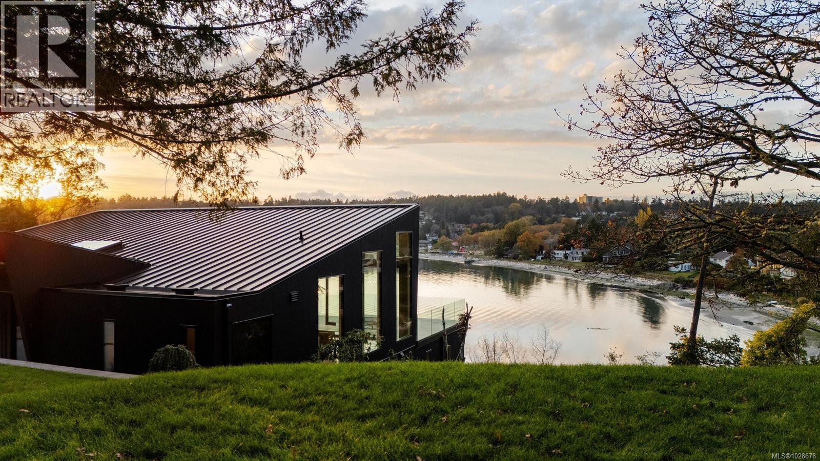 2701 Sea View Rd, Saanich, British Columbia  V8N 1K7 - Photo 7 - 1028678