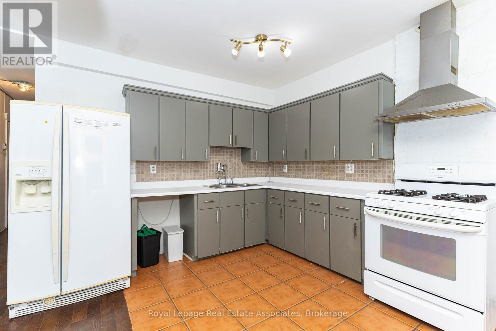 Second Floor - 497 Bloor Street W, Toronto (University), Ontario  M5S 1Y2 - Photo 19 - C12877730