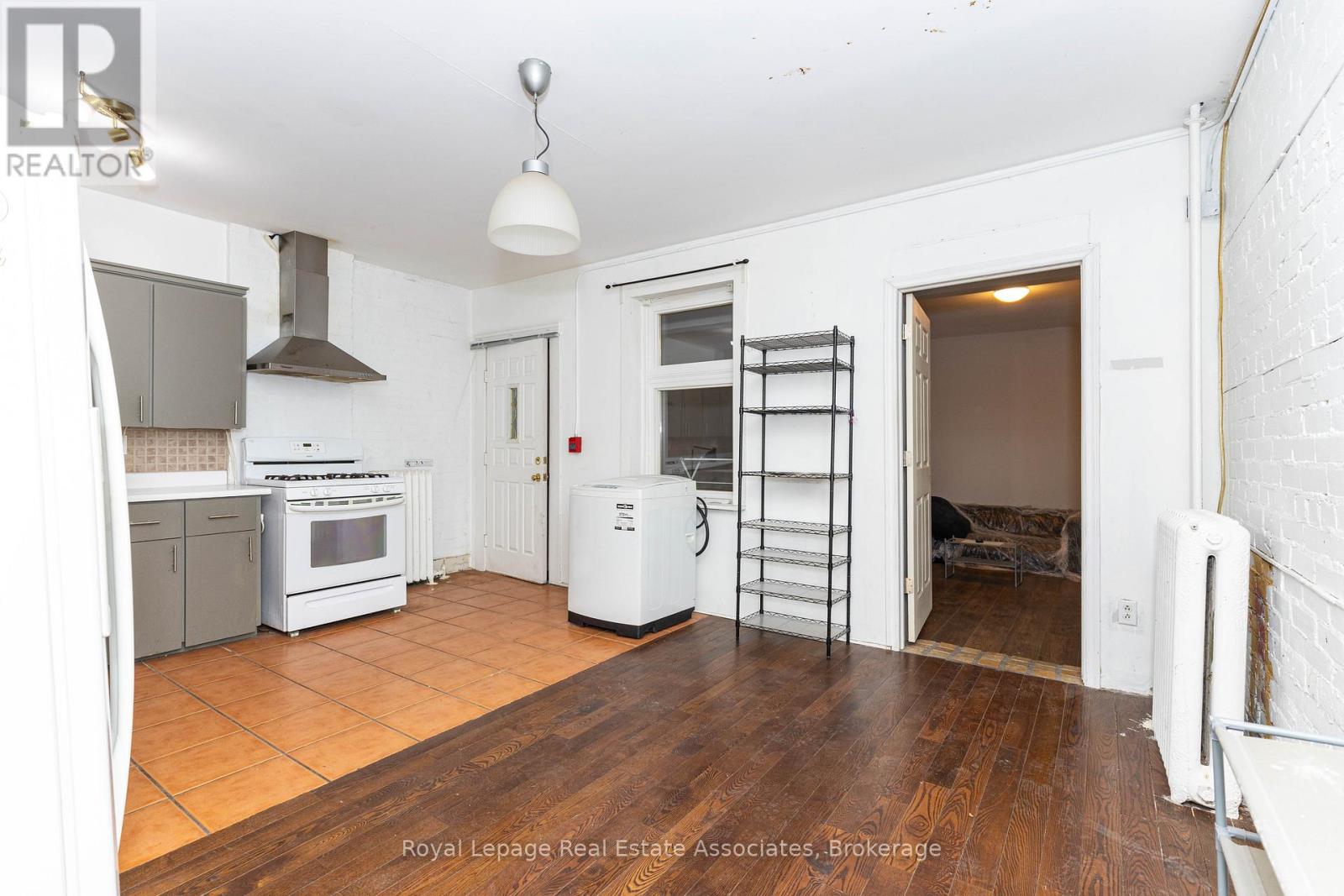 Second Floor - 497 Bloor Street W, Toronto (University), Ontario  M5S 1Y2 - Photo 22 - C12877730