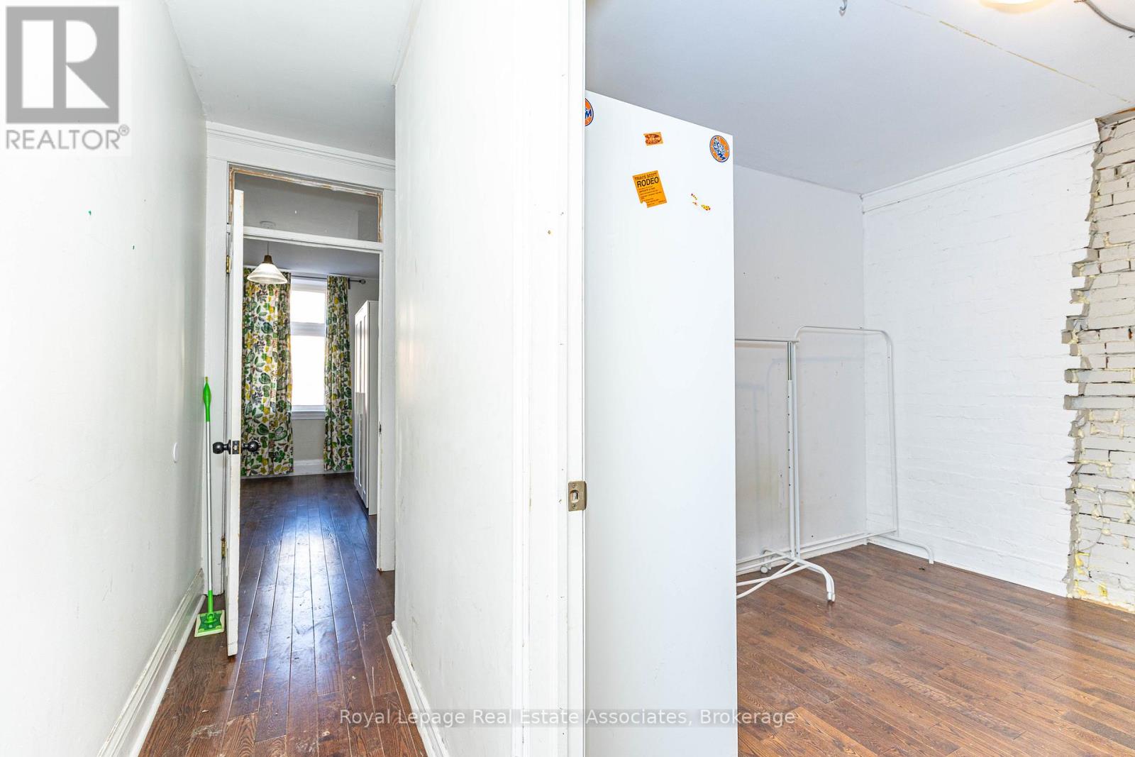 Second Floor - 497 Bloor Street W, Toronto (University), Ontario  M5S 1Y2 - Photo 7 - C12877730