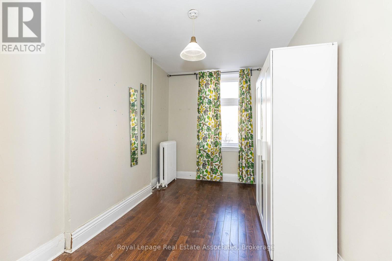 Second Floor - 497 Bloor Street W, Toronto (University), Ontario  M5S 1Y2 - Photo 9 - C12877730