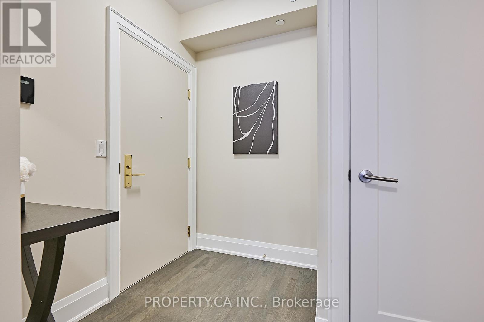 401 - 88 Cumberland Street, Toronto (Annex), Ontario  M5R 0C8 - Photo 1 - C12877750