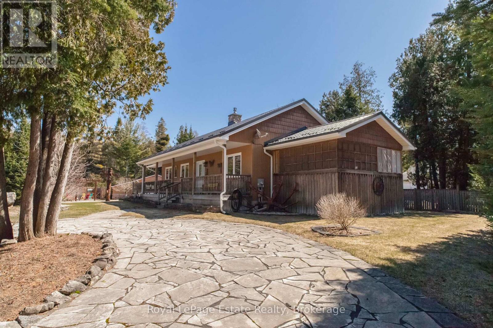 204 Seventh Street N, South Bruce Peninsula, Ontario  N0H 2G0 - Photo 2 - X12877866