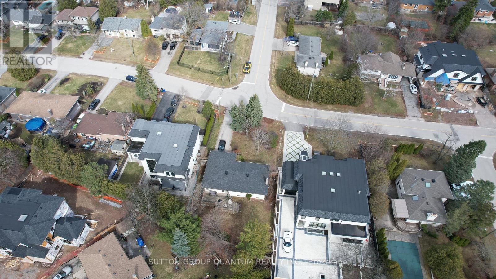 398 Tennyson Drive, Oakville, Ontario  L6L 3Z1 - Photo 5 - W12873528