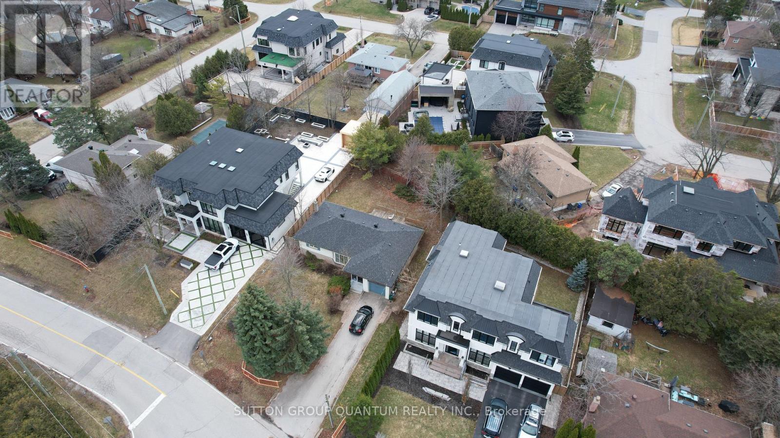 398 Tennyson Drive, Oakville, Ontario  L6L 3Z1 - Photo 7 - W12873528