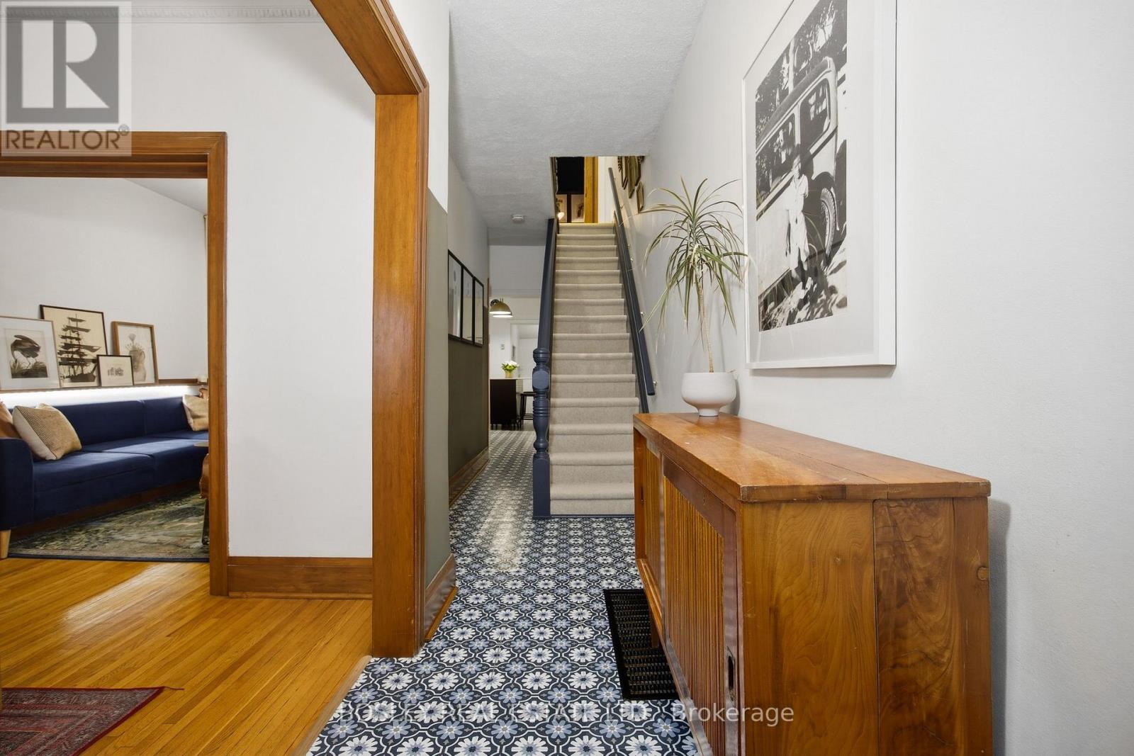 185 Greenwood Avenue, Toronto (Greenwood-Coxwell), Ontario  M4L 2P8 - Photo 5 - E12877836