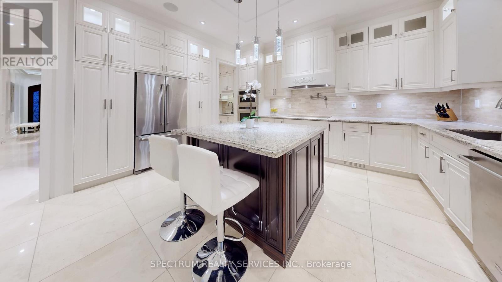 223 Lennox Avenue, Richmond Hill, Ontario  L4C 2A4 - Photo 8 - N12877650