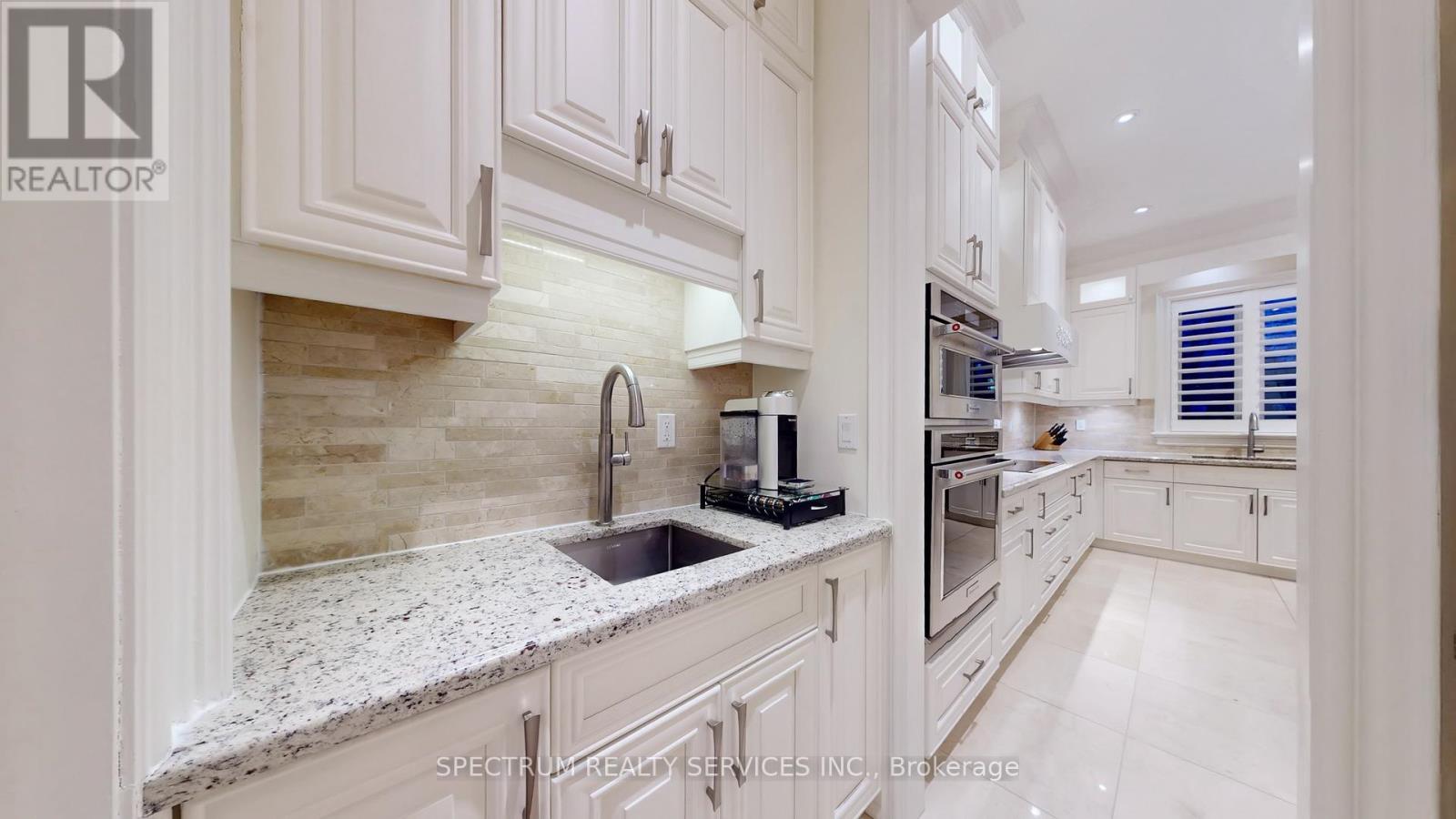 223 Lennox Avenue, Richmond Hill, Ontario  L4C 2A4 - Photo 9 - N12877650