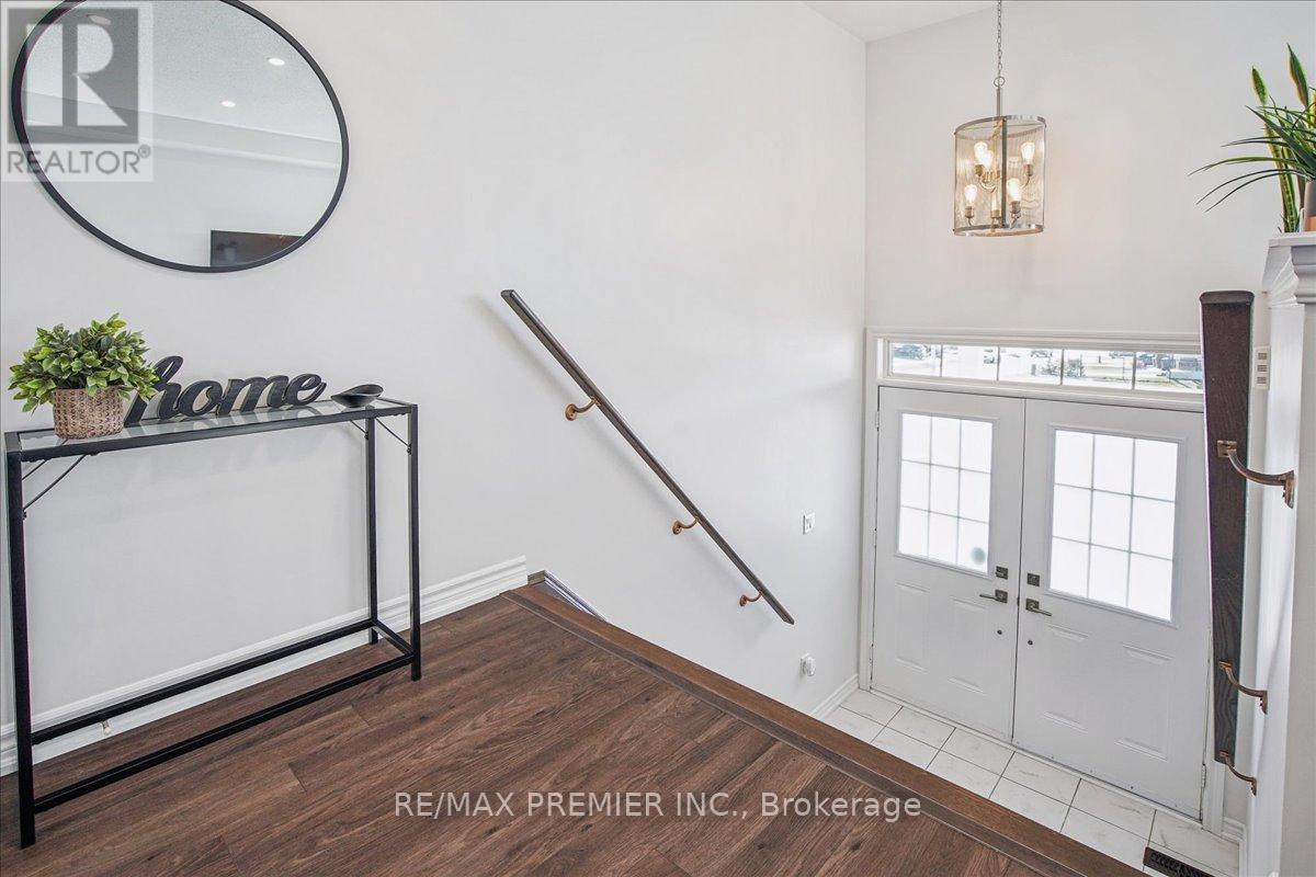 149 Taucar Gate, Bradford West Gwillimbury (Bradford), Ontario  L3Z 0V7 - Photo 3 - N12877724