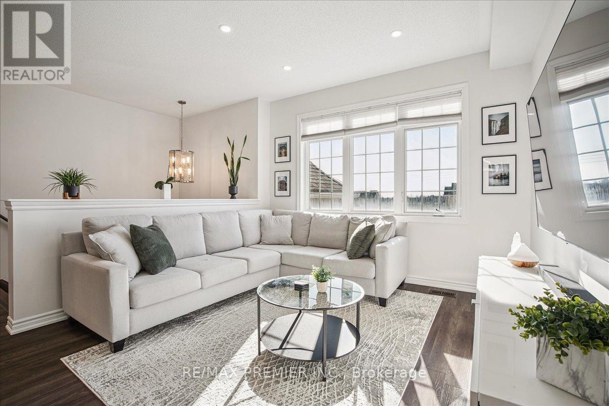 149 Taucar Gate, Bradford West Gwillimbury (Bradford), Ontario  L3Z 0V7 - Photo 5 - N12877724