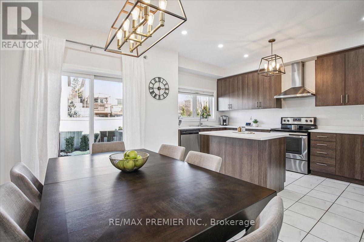 149 Taucar Gate, Bradford West Gwillimbury (Bradford), Ontario  L3Z 0V7 - Photo 8 - N12877724