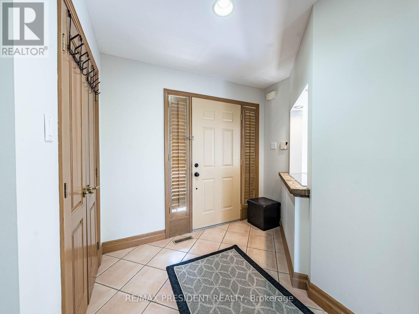 45 Grasett Crescent, Barrie (West Bayfield), Ontario  L4N 6Z6 - Photo 4 - S12877666