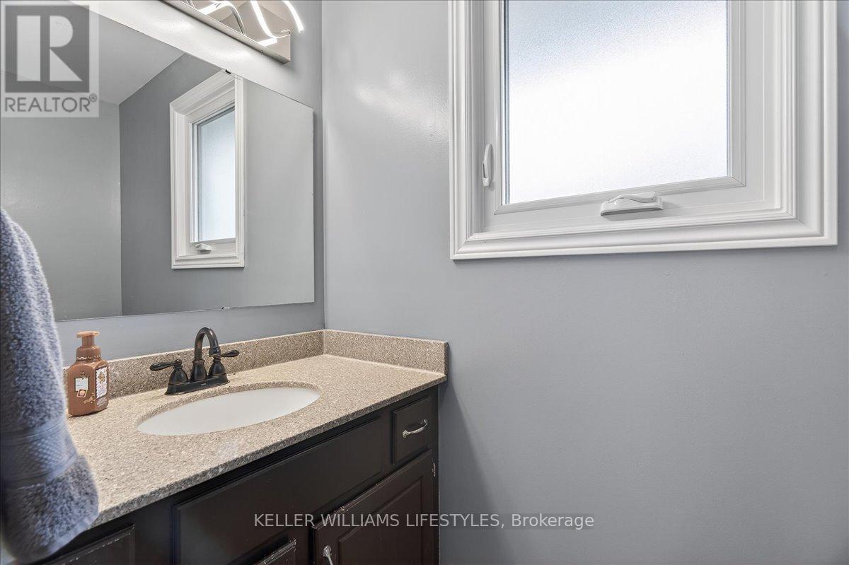 404 Ontario Street, Warwick, Ontario  N0M 2S0 - Photo 12 - X12874810