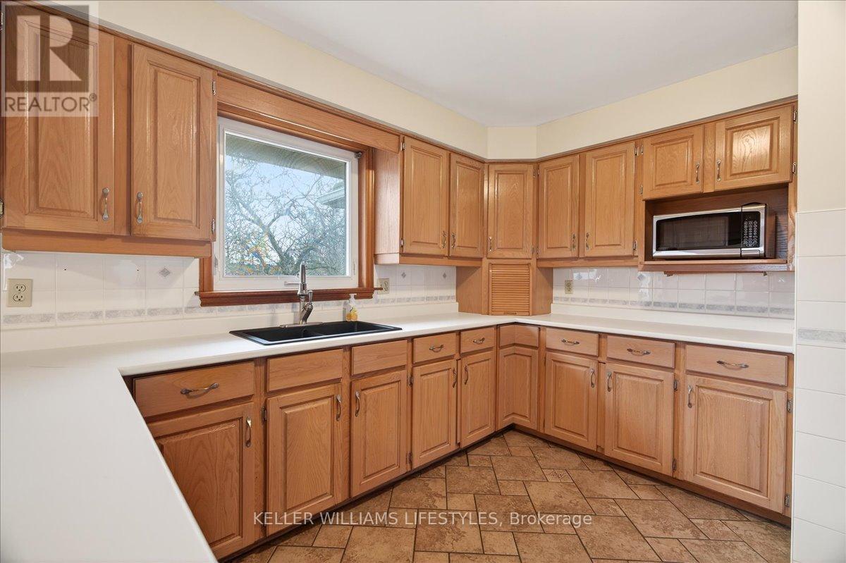 404 Ontario Street, Warwick, Ontario  N0M 2S0 - Photo 18 - X12874810