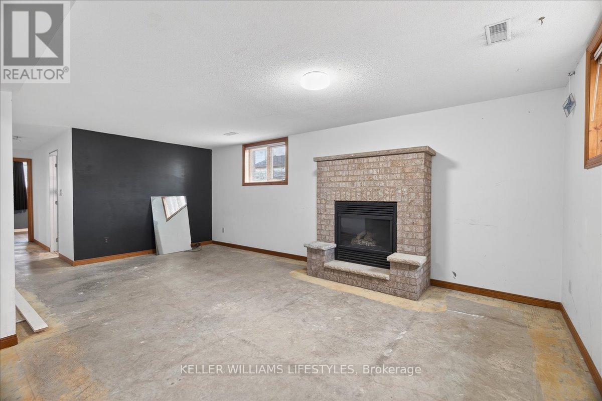 404 Ontario Street, Warwick, Ontario  N0M 2S0 - Photo 24 - X12874810