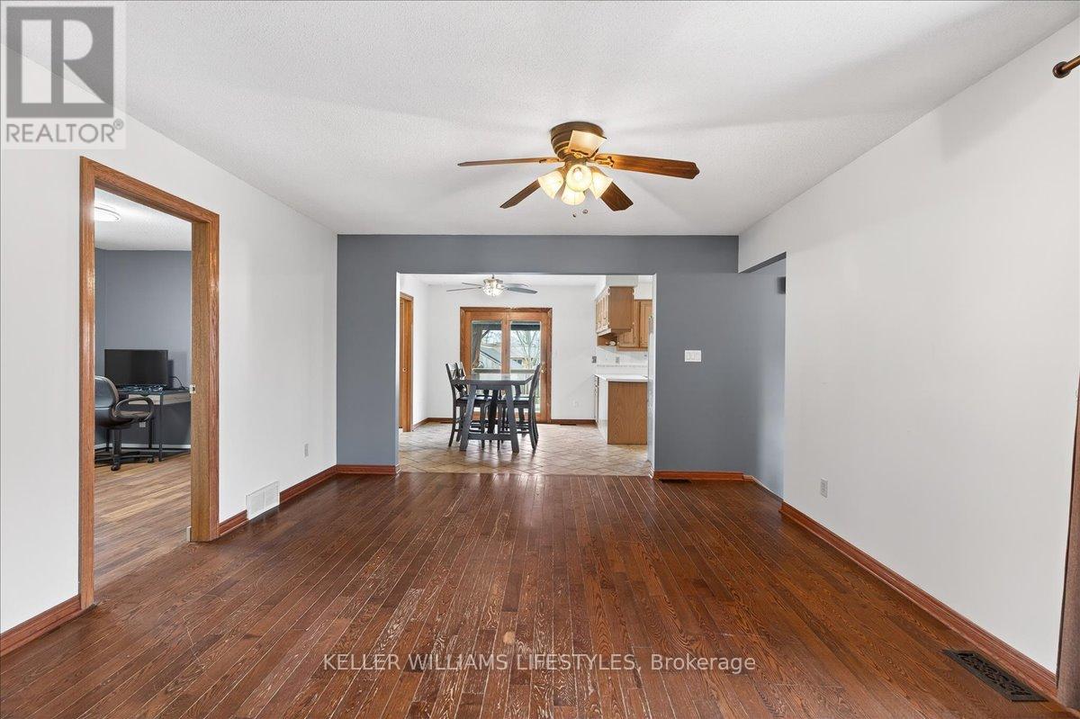 404 Ontario Street, Warwick, Ontario  N0M 2S0 - Photo 9 - X12874810