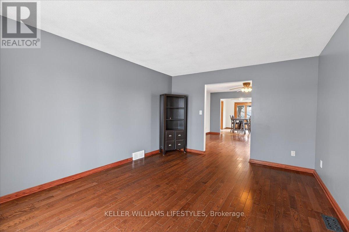 404 Ontario Street, Warwick, Ontario  N0M 2S0 - Photo 8 - X12874810